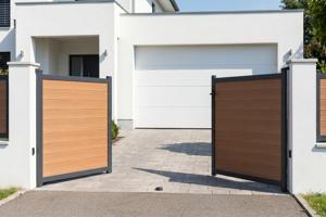 ATHOS draaipoort van 3,5 m hoog en 140 cm van teakhoutcomposiet met aluminium frame + ATHOS voetgangerspoort van 1 m hoog en 140 cm van composietmateriaal 6