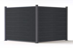 2 m hoher PRIEL-Verbundzaun in Holzoptik, 150 cm hoch, auf grauen Bodenplatten 7