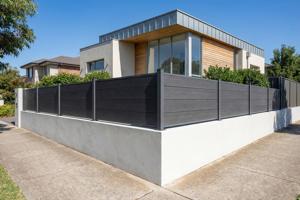 4m STOCKHORN composite fence, 90cm high, on grey base plates 14