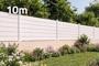 10 m hoher, weißer Aluminium-Lamellenzaun VANO H.90cm auf niedriger Mauer main_image thumbnail