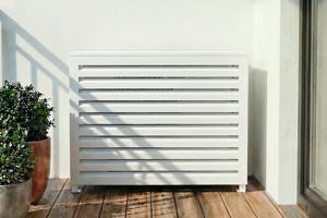 Cache clim & pompe à chaleur ANETO aluminium blanc - taille S main image