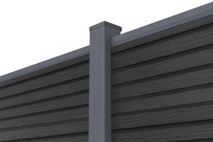 10 m hoher PRIEL-Verbundzaun in Holzoptik, 90 cm hoch, auf grauen Bodenplatten 12